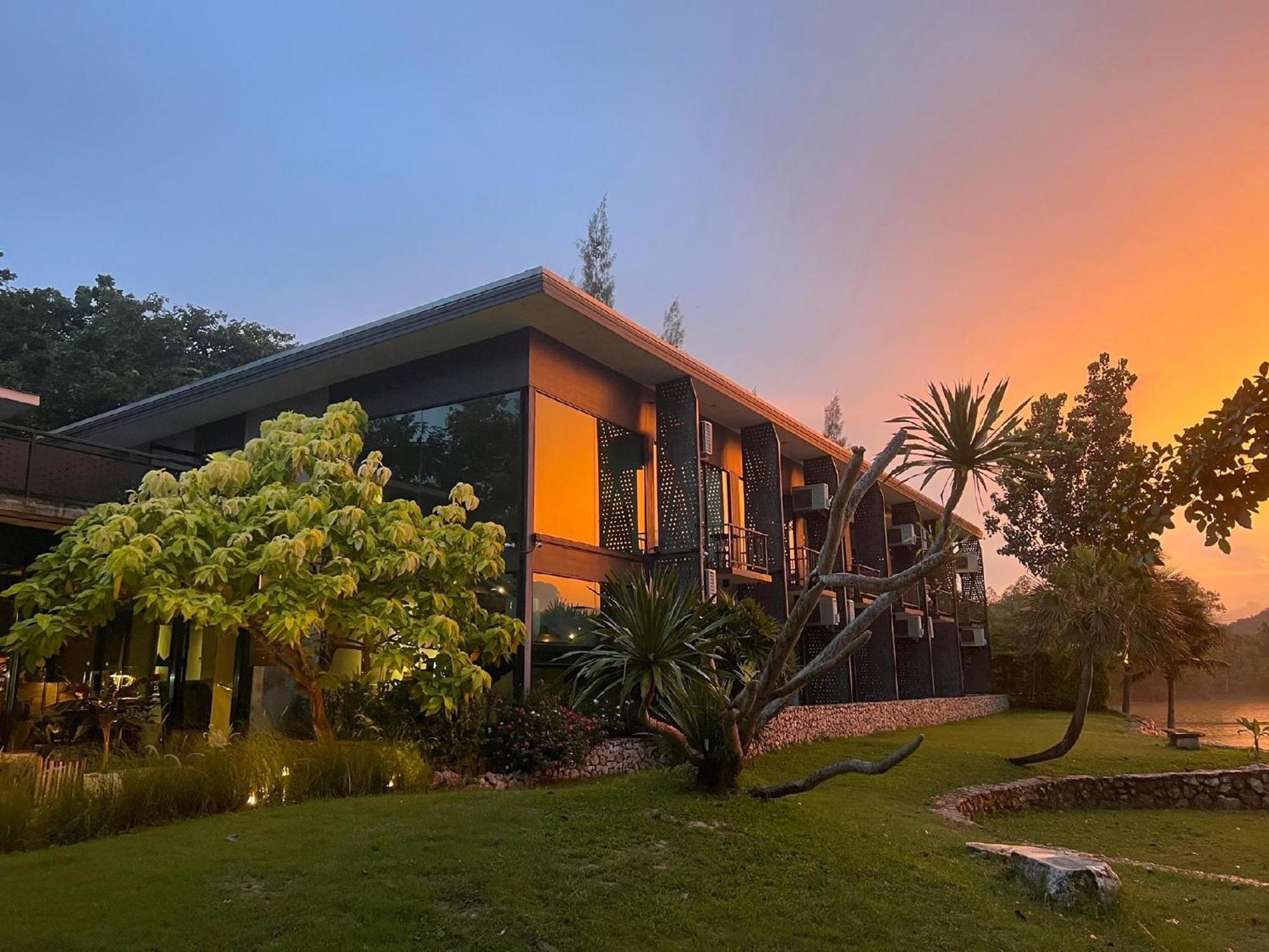 Hotel Inlaya Ratchaburi Exterior foto